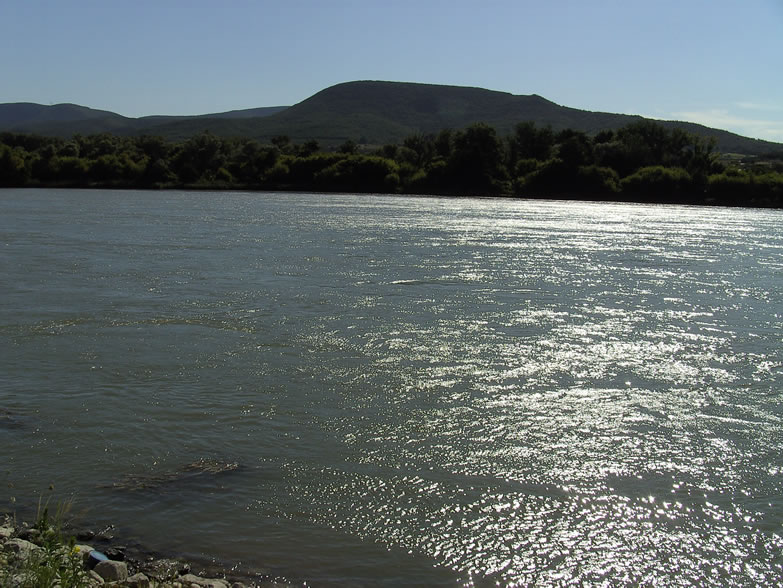 CRUAS, the strong current in the river RHONE, view from the right bank, at the entrance of the port de Plaisance 